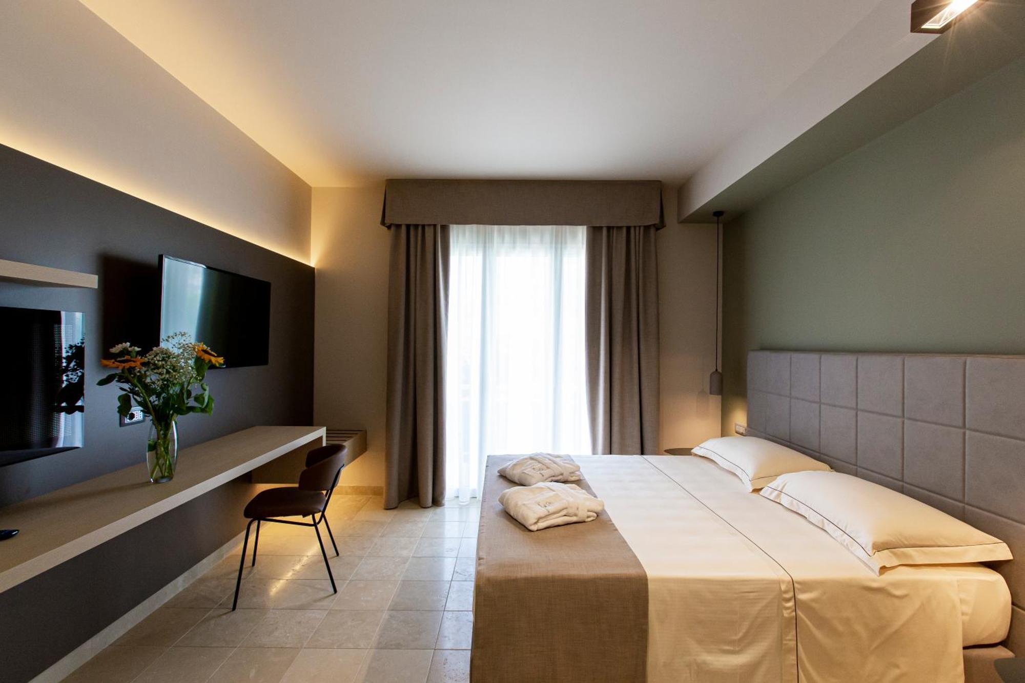 Standard Double Room,1284170416:JPEG
